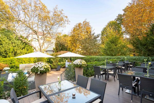 Terrasse und Garten | Villa Westend Hotel an der Messe | Frankfurts Geheimtipp · Reisende · Urlauber